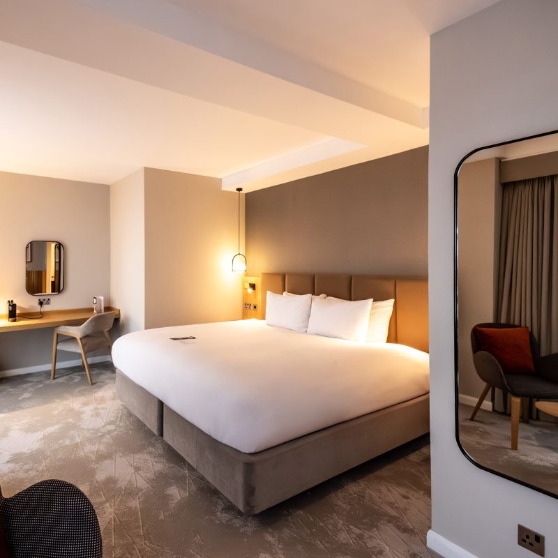 CP_Gatwick_715_Junior_Suite_02 copy