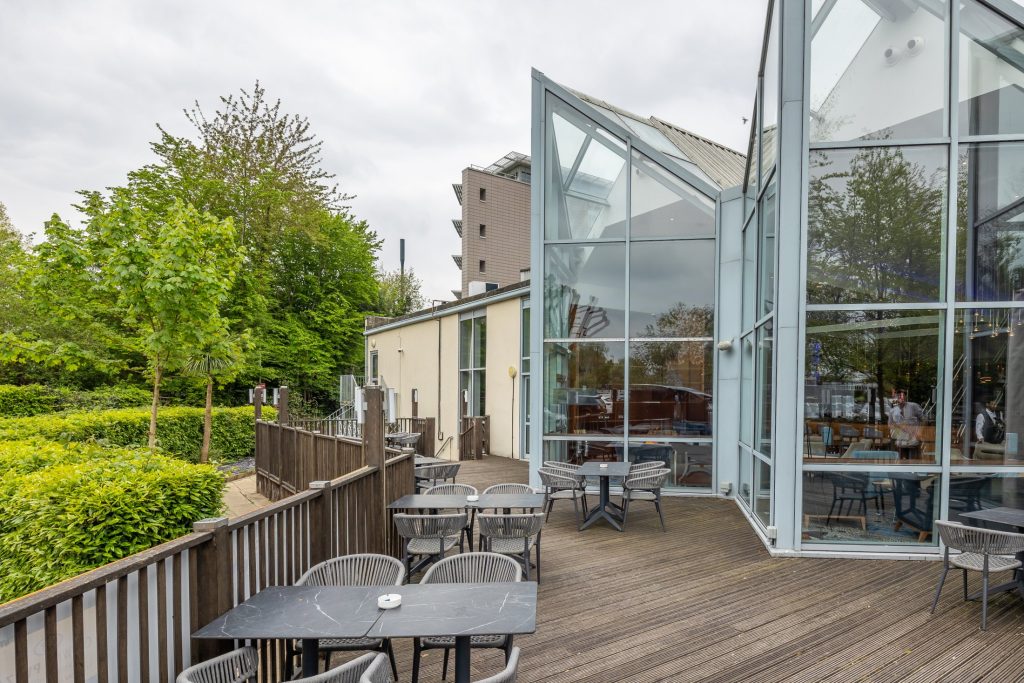 CP_Gatwick_Terrace_02