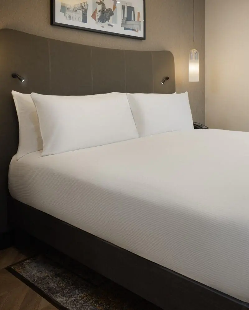 Room_06-1-2500 King Deluxe K1TRR (1)2