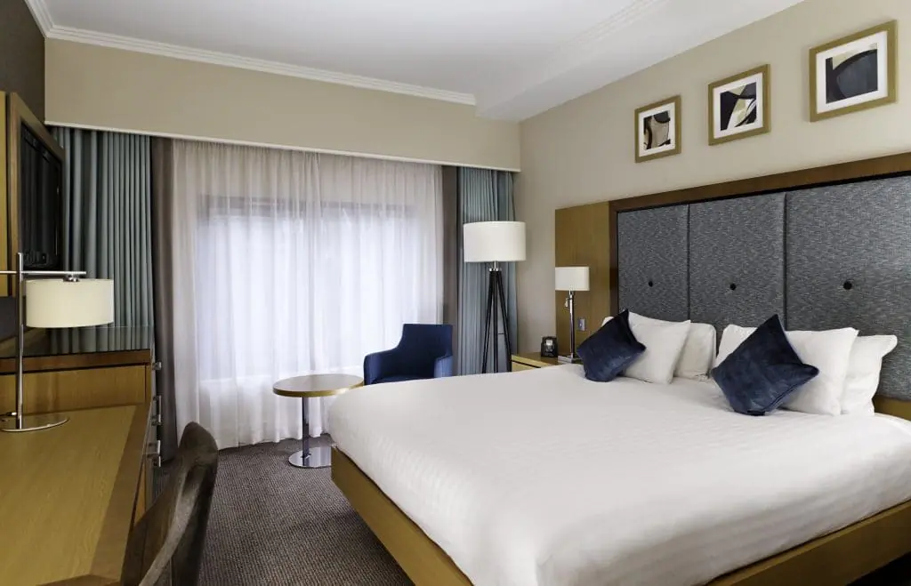Queen Guest Room (1)