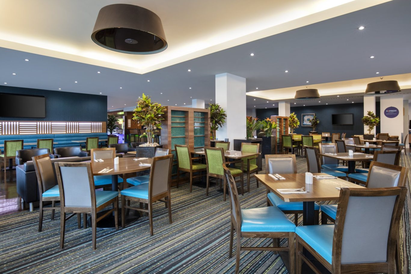 lontf-holiday-inn-express-london-heathrow-t5-great-room-wide04931 (1)