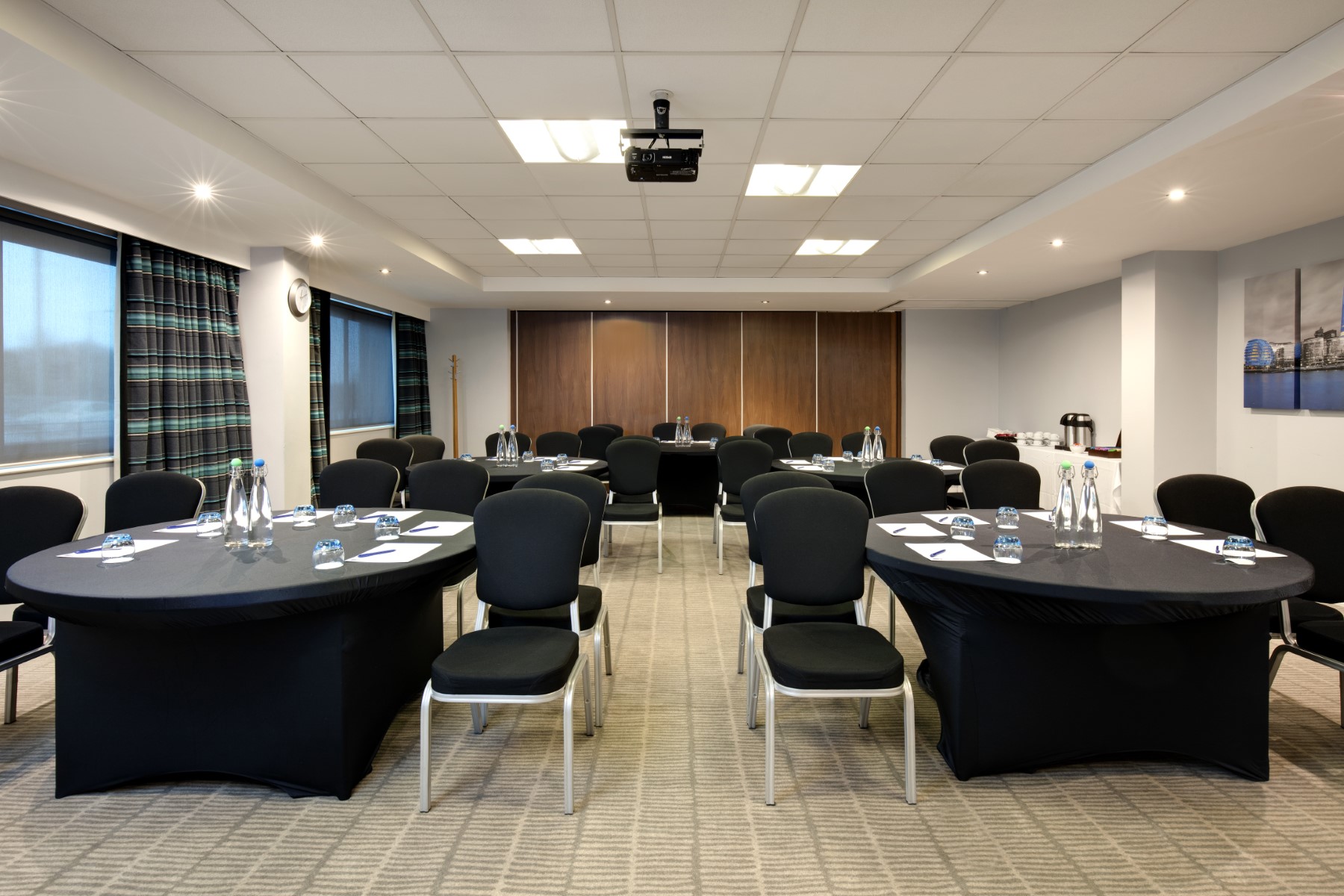 lontf-holiday-inn-express-london-heathrow-t5-meeting-rm-great-rm03271-Custom