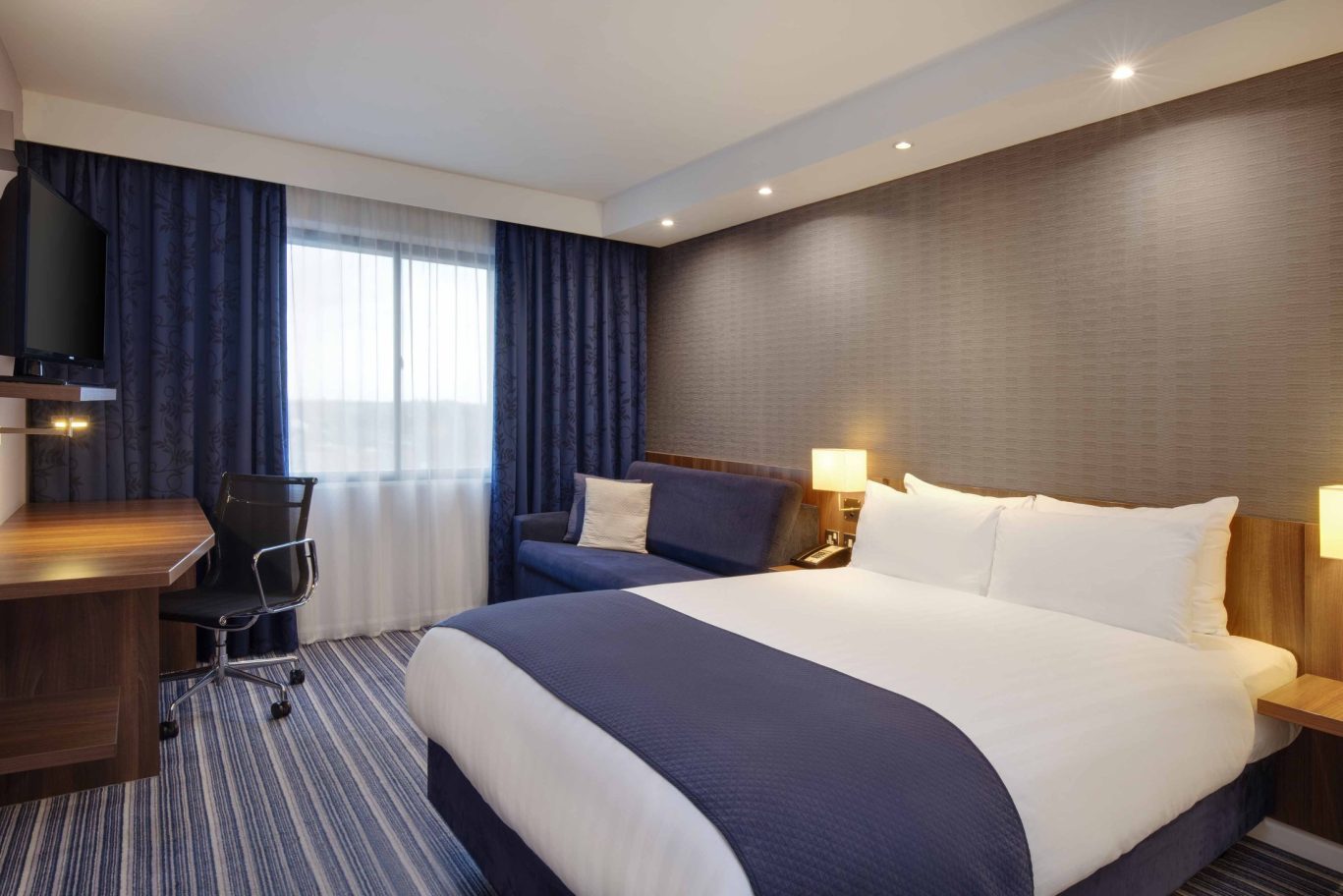 lontf-holiday-inn-express-london-heathrow-t5-standard-double-rm4303341_LR