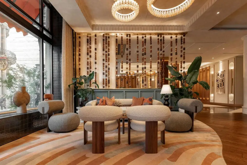 4Lounge10